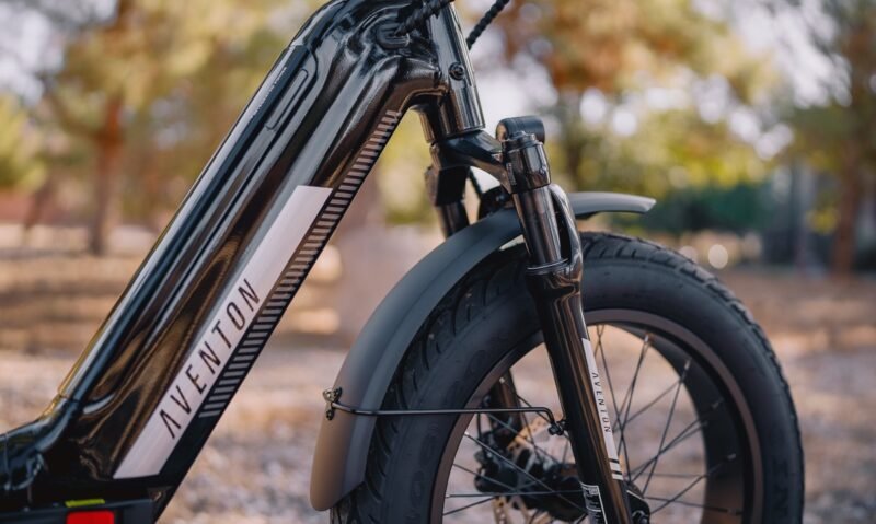 Front and rear fenders on the Aventon Sinch.2.5 folding electric bike