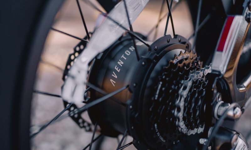 Close-up of the Aventon Sinch.2.5 rear hub motor