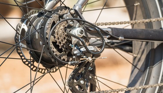 RadRover 6 Plus Shimano Altus Drivetrain Shimano Altus drivetrain on the RadRover 6 Plus electric bike