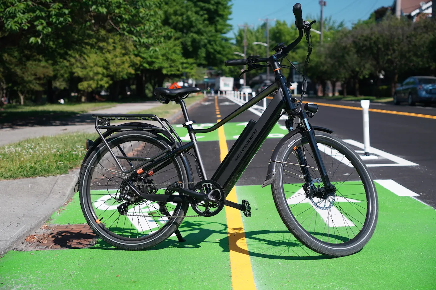 RadCity 5 Plus electric commuter bike with 750W hub motor, hydraulic disc brakes, removable battery, and rear cargo rack