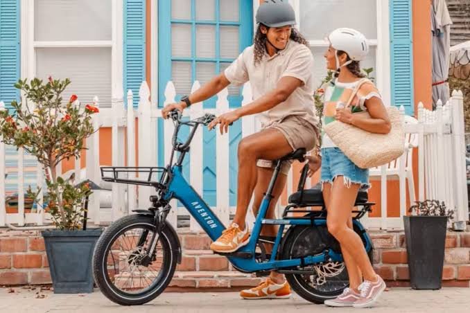 Father and daughter enjoying an outdoor ride with the Aventon Sinch.2.5 folding electric bike