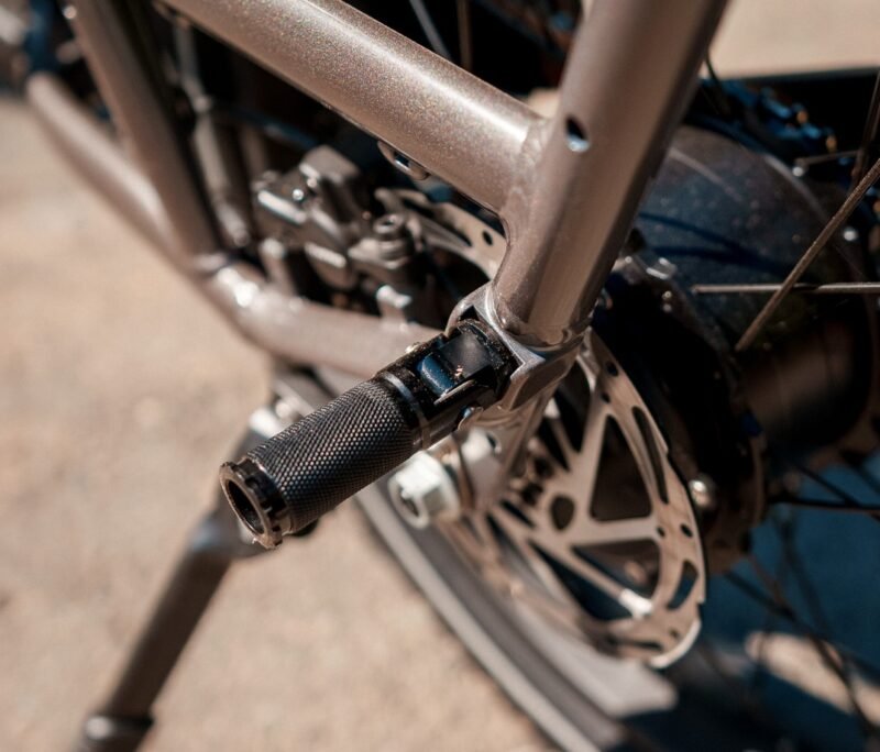 Front suspension and suspension seatpost on the RadRunner 3 Plus